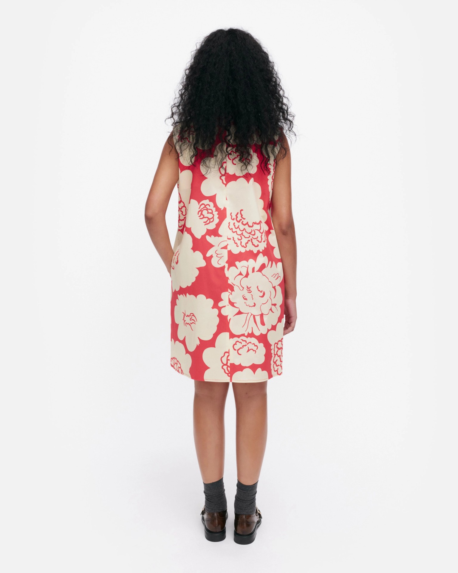 Siluetti Pioni, Dress, light beige, red,