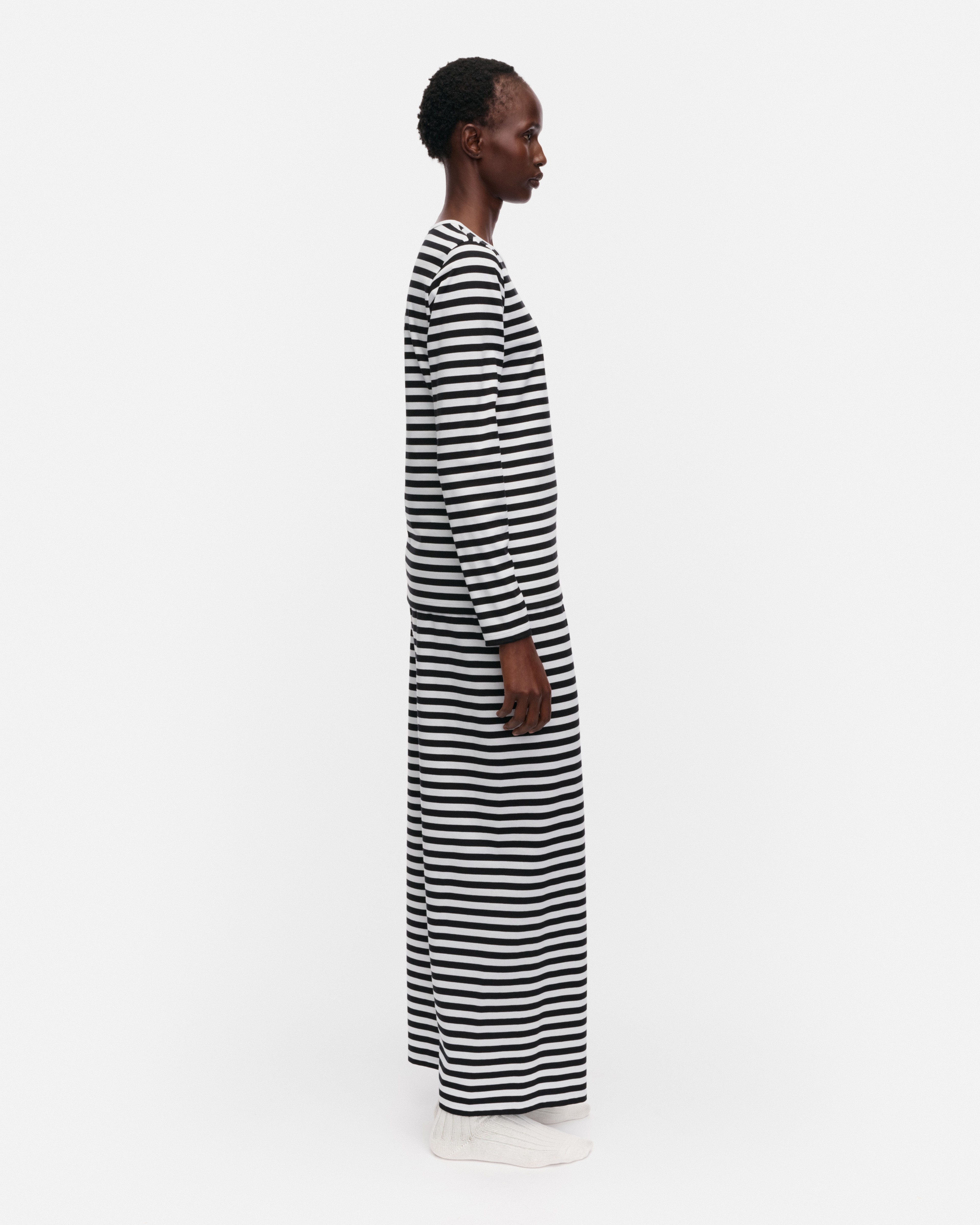 Mari Tasaraita, Jersey shirt, white, black,