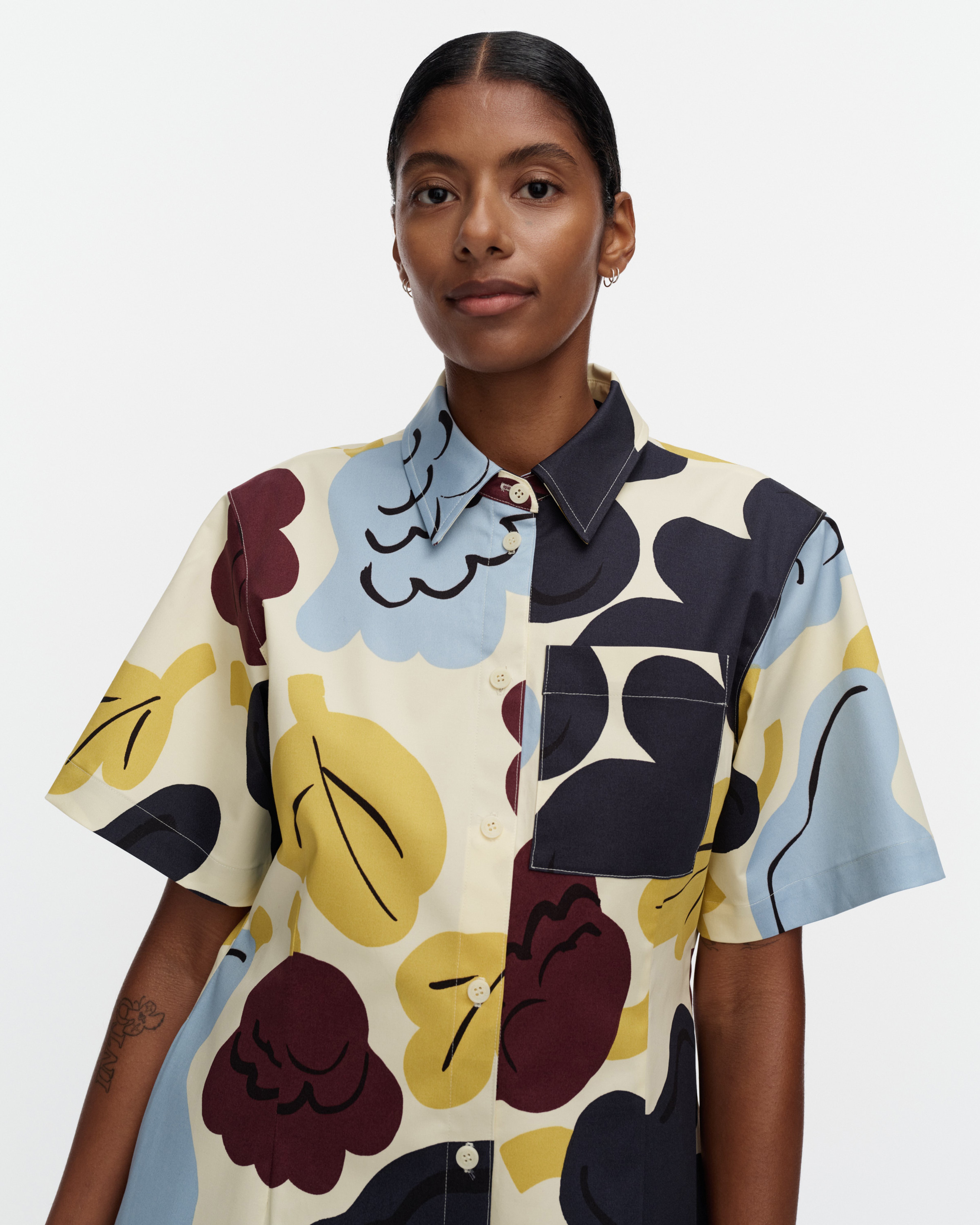 Seikkailu Kukasta Kukkaan Dress