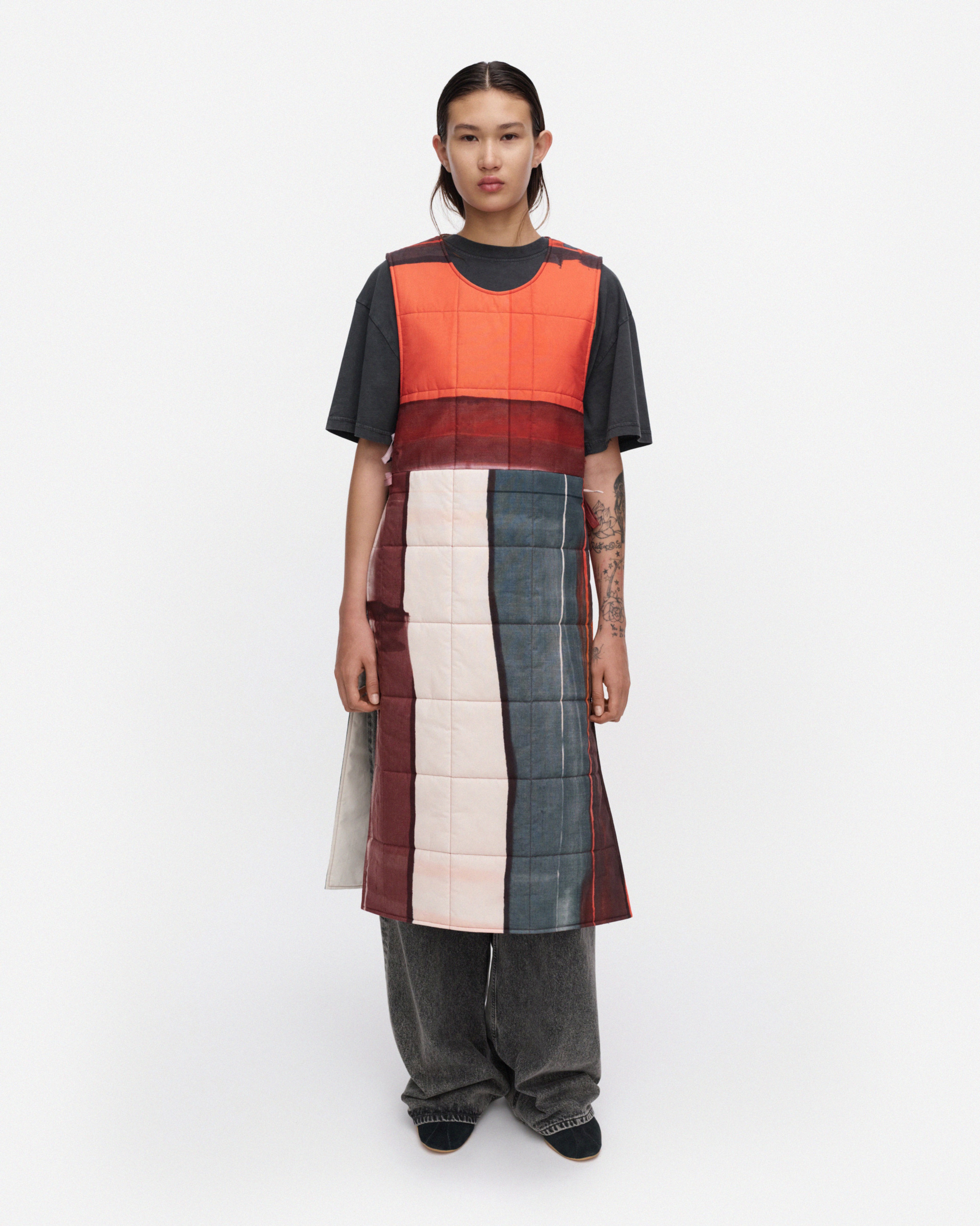 Salmi Rutsjebane, Dress, dark blue, red, light pink,