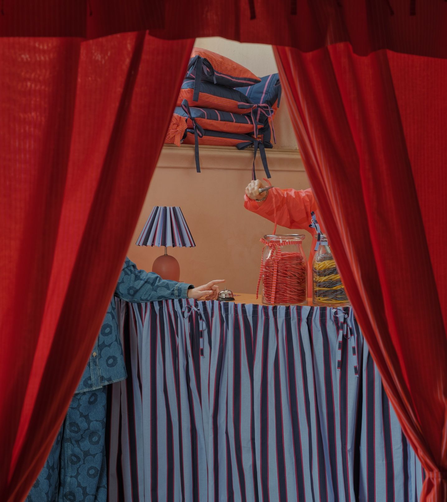 Person giving candies from the jar in Milan design week