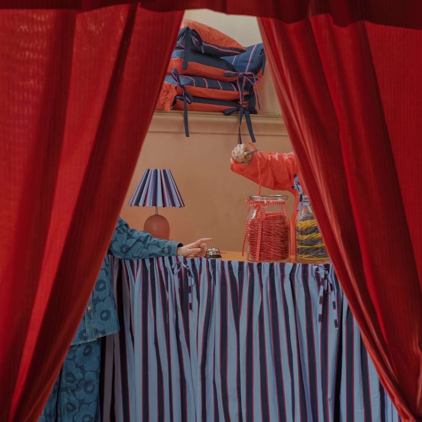 Person giving candies from the jar in Milan design week