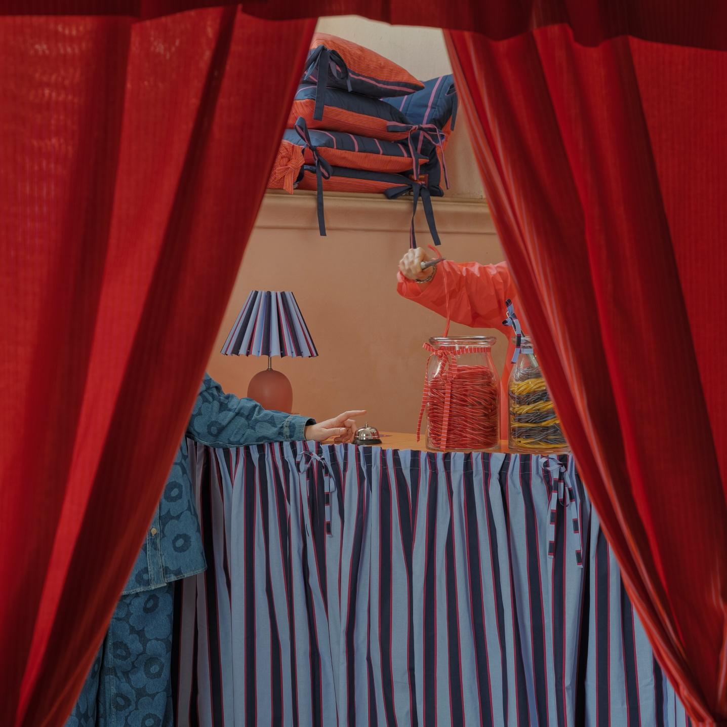 Person giving candies from the jar in Milan design week