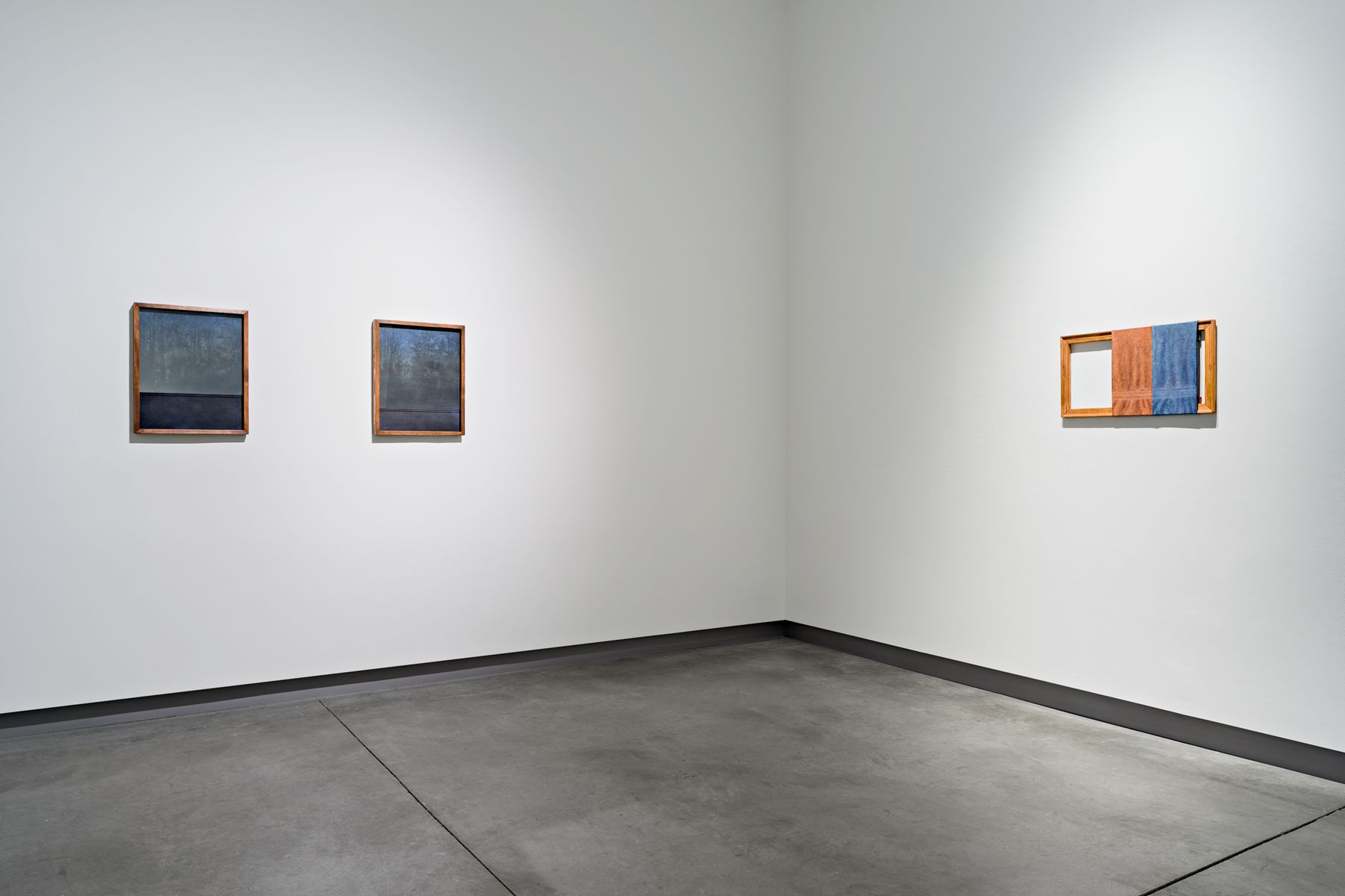 Ryosuke Kumakura: towels, socks, cats, windows, 2024, installation view.