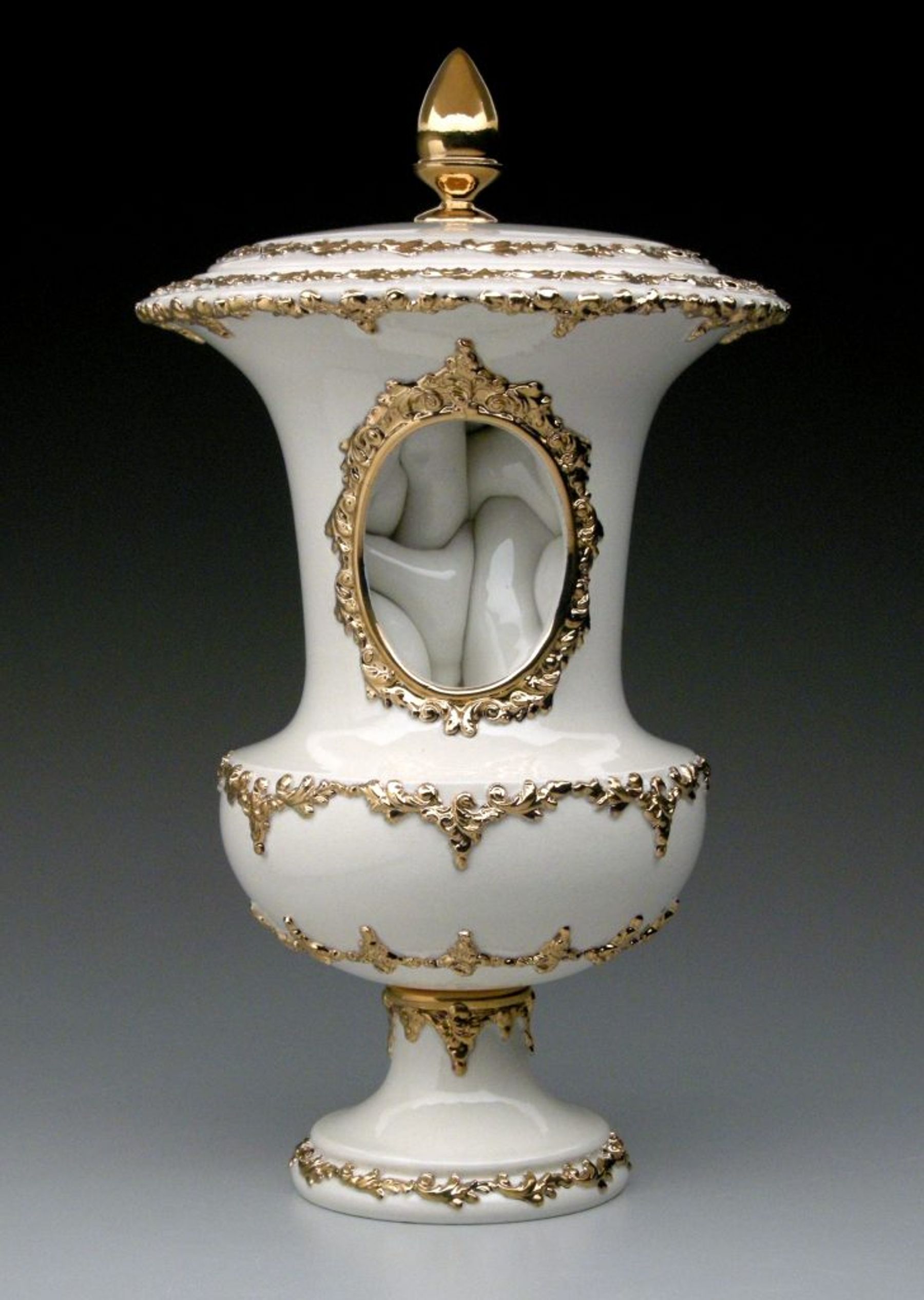 Jeremy Hatch, Urn, 2015.