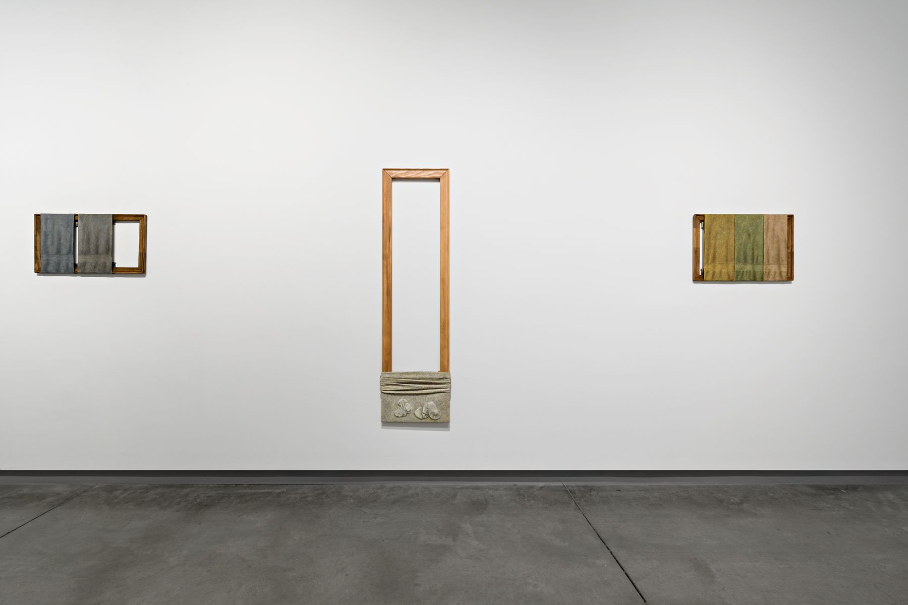 Ryosuke Kumakura: towels, socks, cats, windows, 2024, installation view.