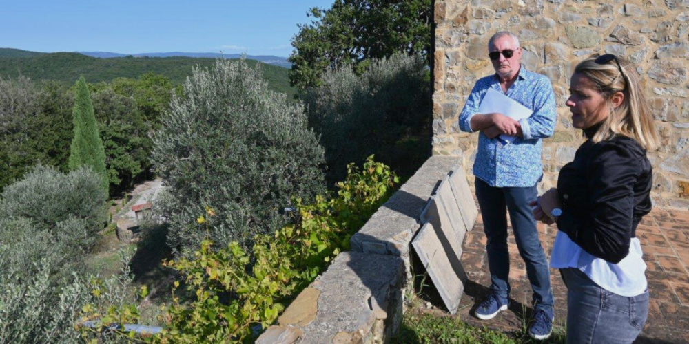 blog?.imagesGallery?.[0]?.image?.alt