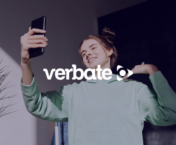 Smiling young woman taking a selfie with a smartphone, with the "verbate" logo overlaid.