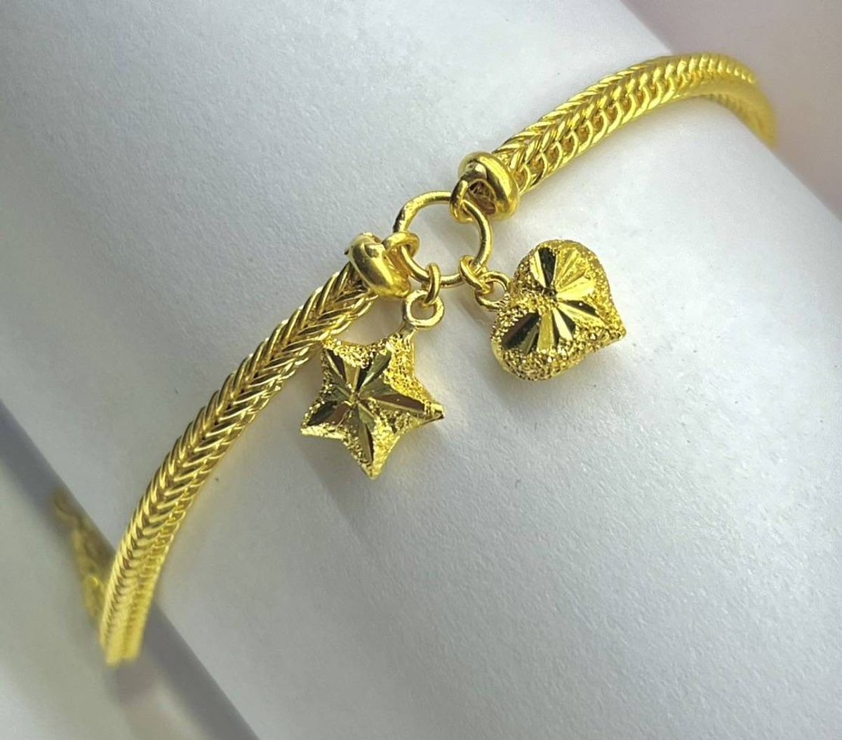 สร้อยข้อมือ, สร้อยข้อมือ ลายเบนซ์ห้อยจี้หัวใจดาว , สร้อยข้อมือทอง