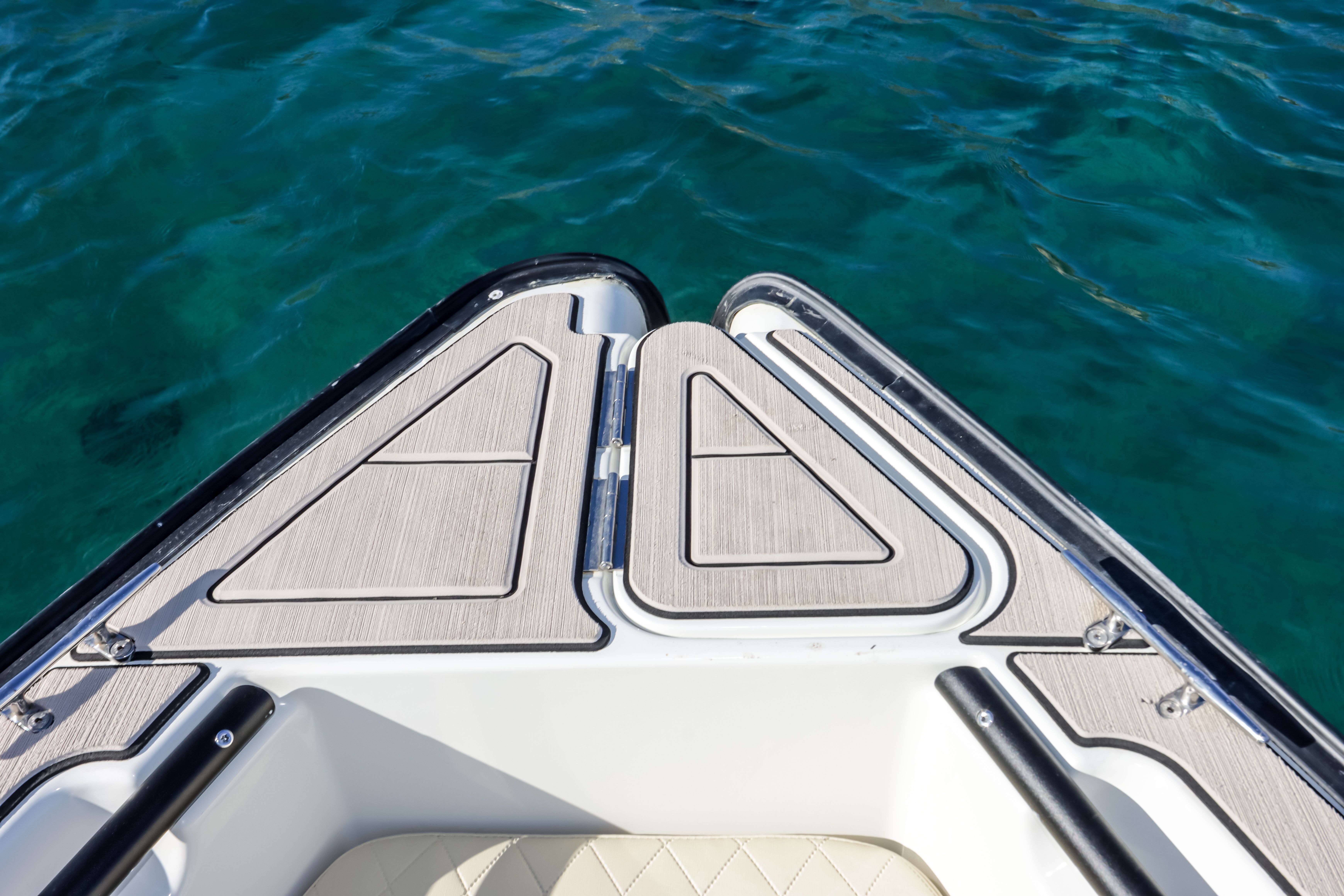 RedFin 49 bow deck, cleats and anchor locker hinge