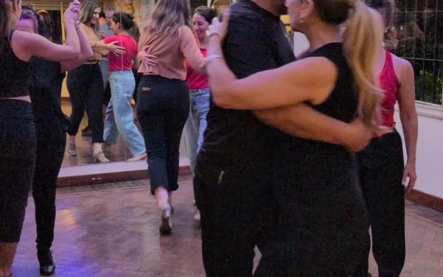 Clase de tango en grupo en Pa'Bailar