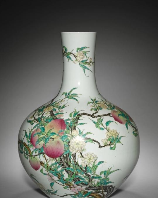 Vase en porcelaine, XVIIIe siècle