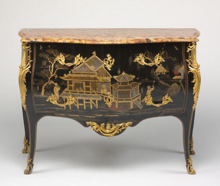 Commode en chêne et marbre, Louis XV