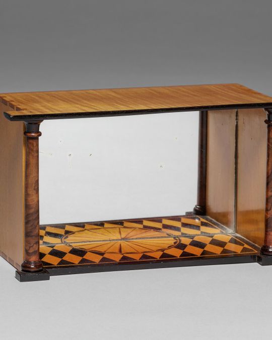 Miroir en noyer et acajou, XIXe siècle