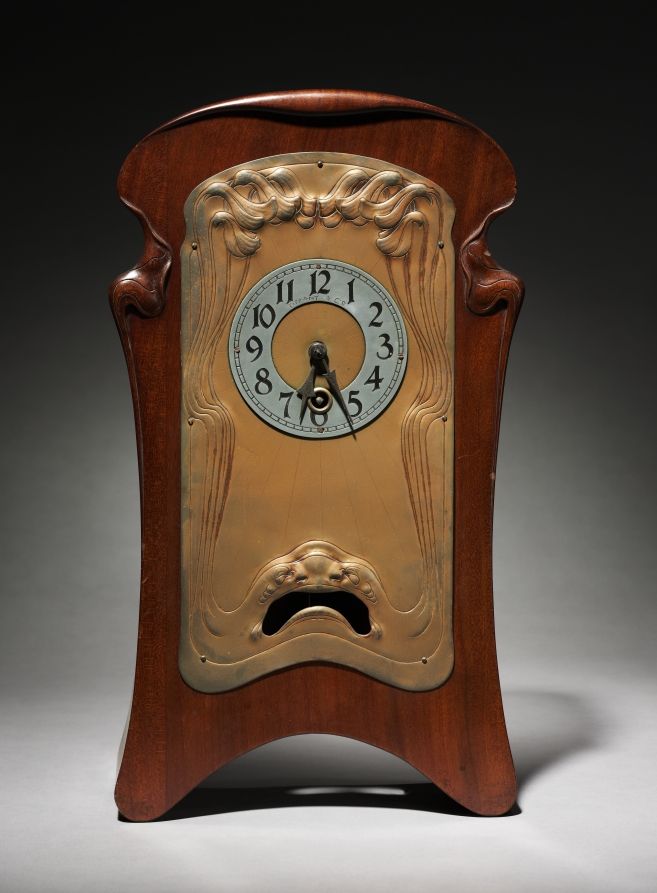 Pendule en acajou et laiton, Art nouveau