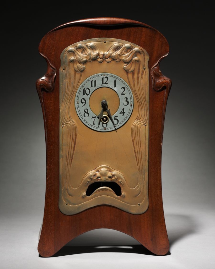 Pendule en acajou et laiton, Art nouveau