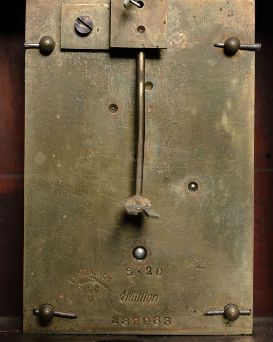 Pendule en acajou et laiton, Art nouveau