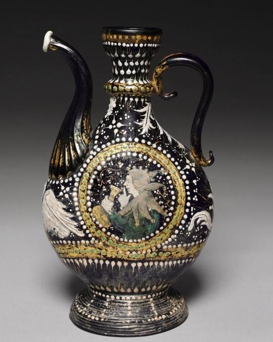 Aiguière en verre, Moyen Âge