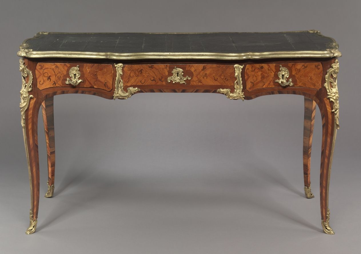 Bureau en placage et bronze, Louis XV