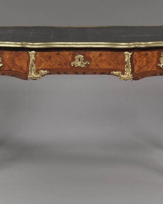 Bureau en placage et bronze, Louis XV