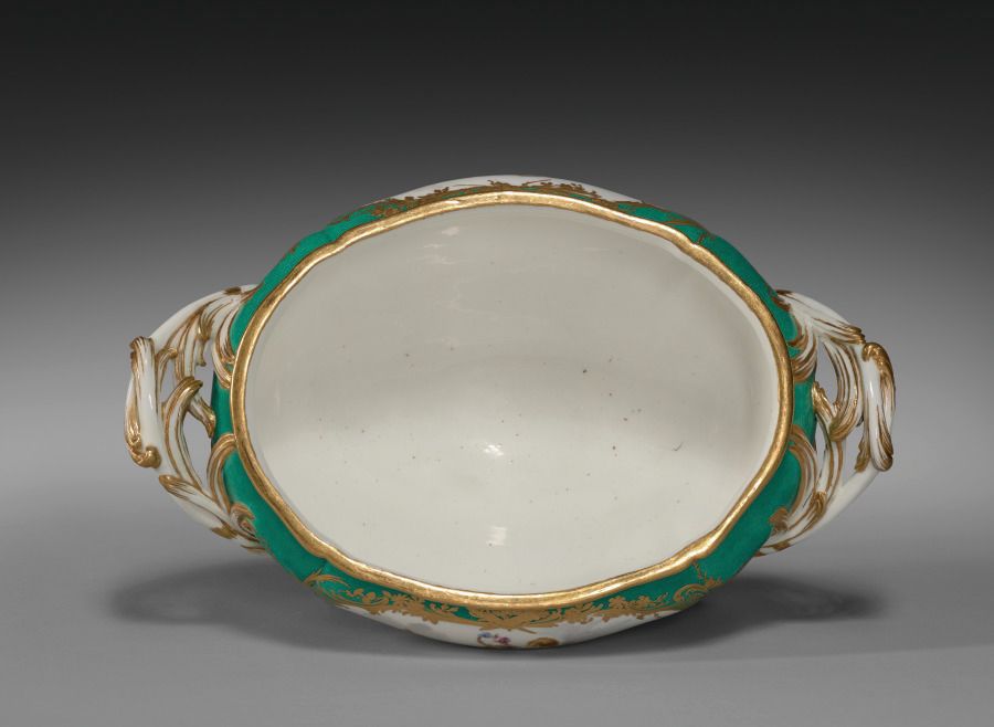 Soupière en porcelaine, Louis XV