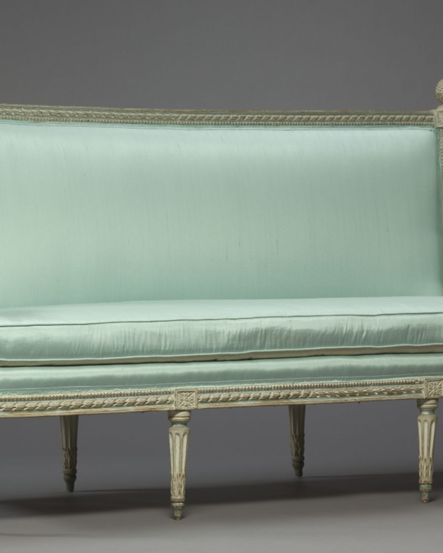 Canapé en noyer, Louis XVI