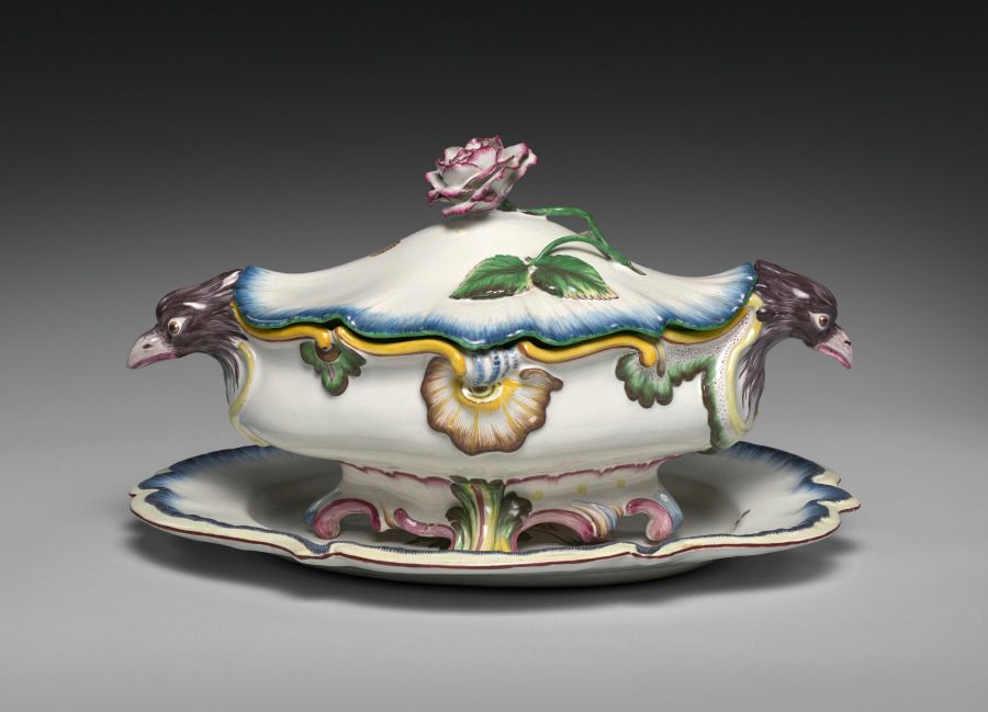 Soupière en faïence, Louis XV