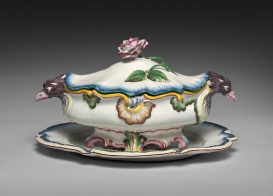 Soupière en faïence, Louis XV