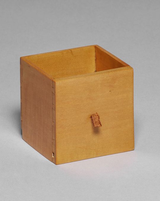 Table en noyer et acajou, XIXe siècle