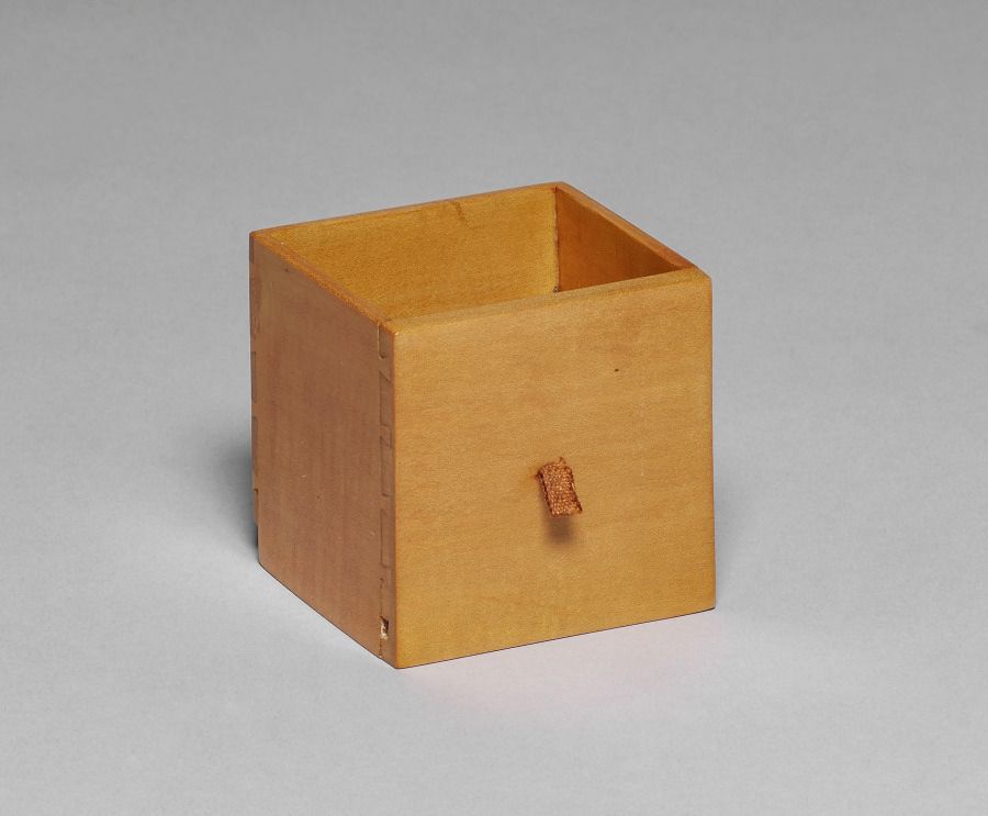 Table en noyer et acajou, XIXe siècle