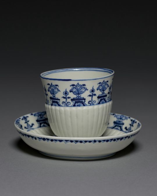 Tasse et sous-tasse en porcelaine, Louis XIV