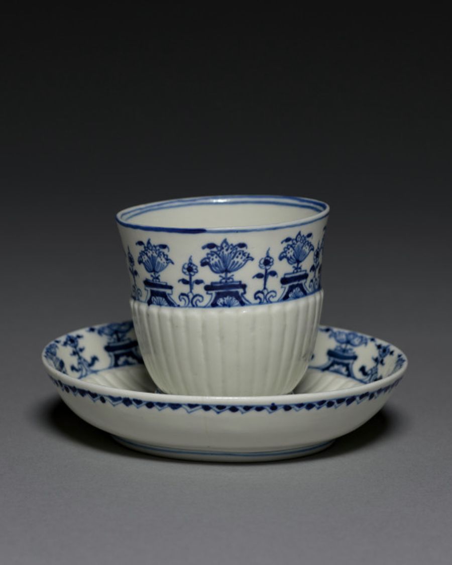 Tasse et sous-tasse en porcelaine, Louis XIV