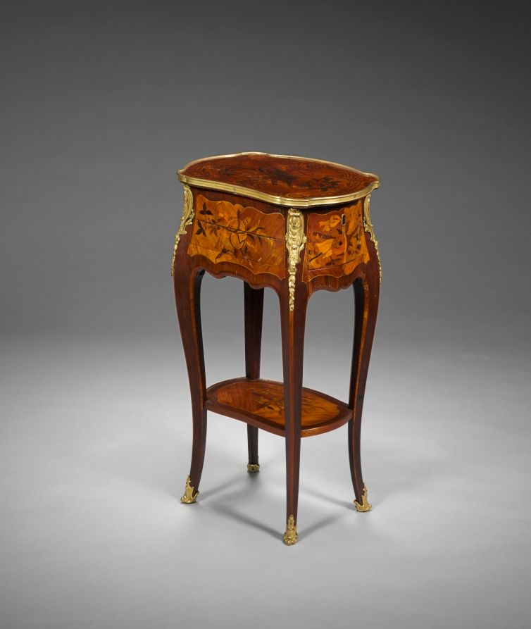 Table en placage et bronze, Louis XV