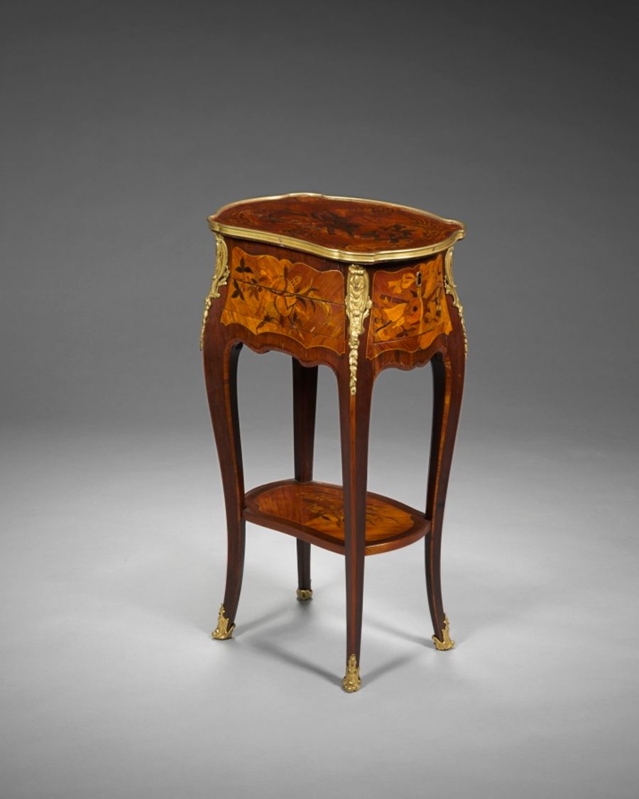 Table en placage et bronze, Louis XV