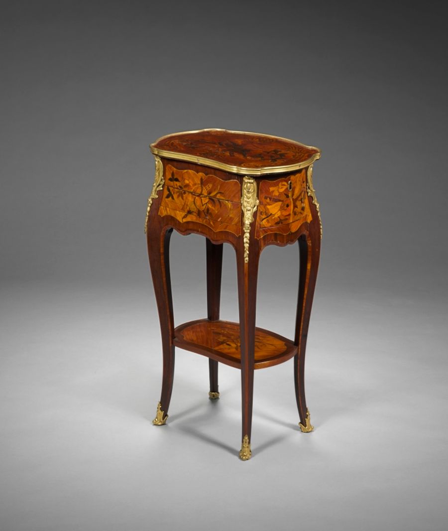 Table en placage et bronze, Louis XV