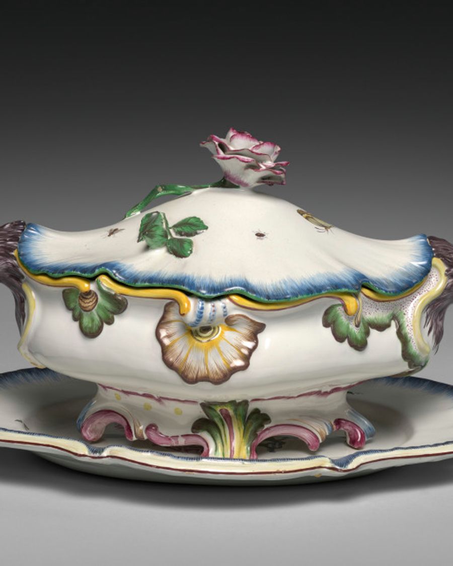 Soupière en faïence, Louis XV
