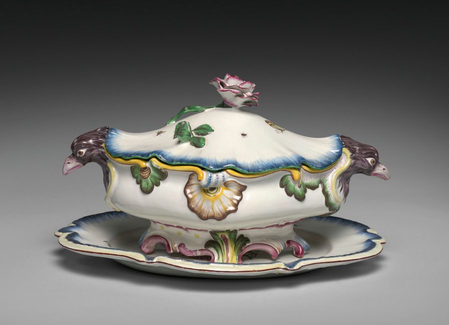 Soupière en faïence, Louis XV