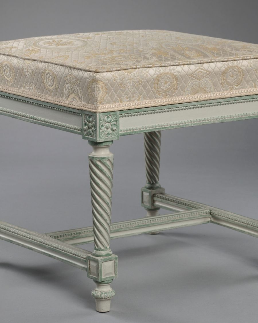 Tabouret en noyer, Empire