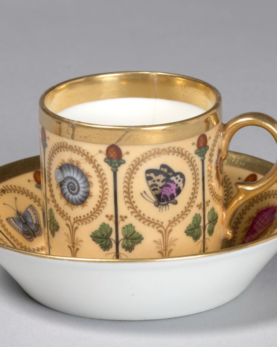 Tasse et sous-tasse en porcelaine, Empire