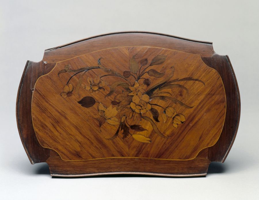 Table en placage et bronze, Louis XV