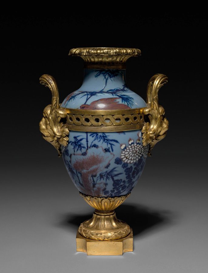 Commode en bronze et porcelaine, Louis XV