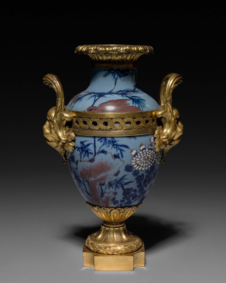 Commode en bronze et porcelaine, Louis XV