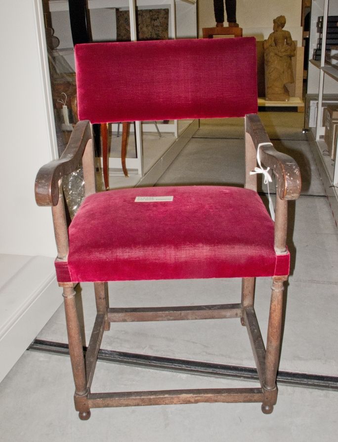 Fauteuil en noyer, Henri II