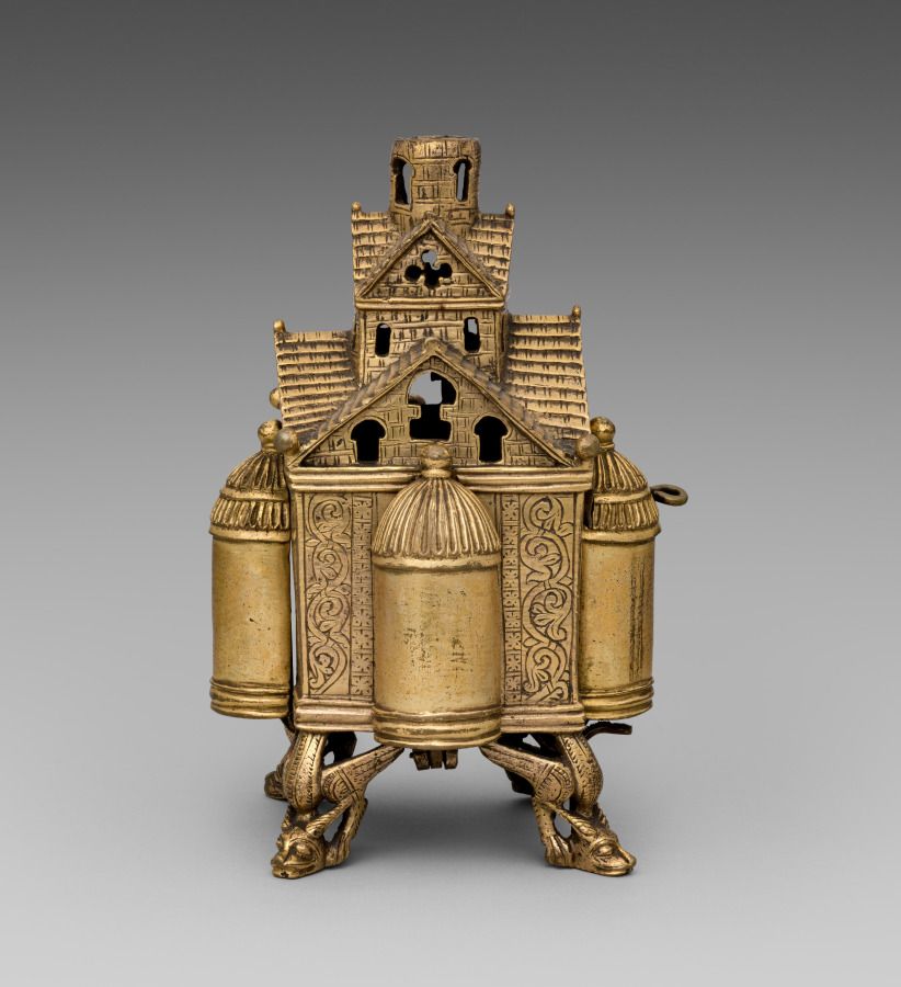 Lanterne en bronze, Moyen Âge