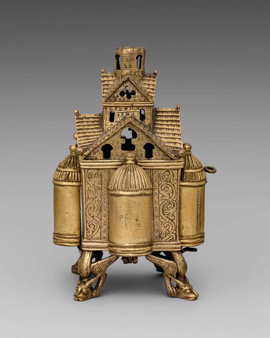 Lanterne en bronze, Moyen Âge