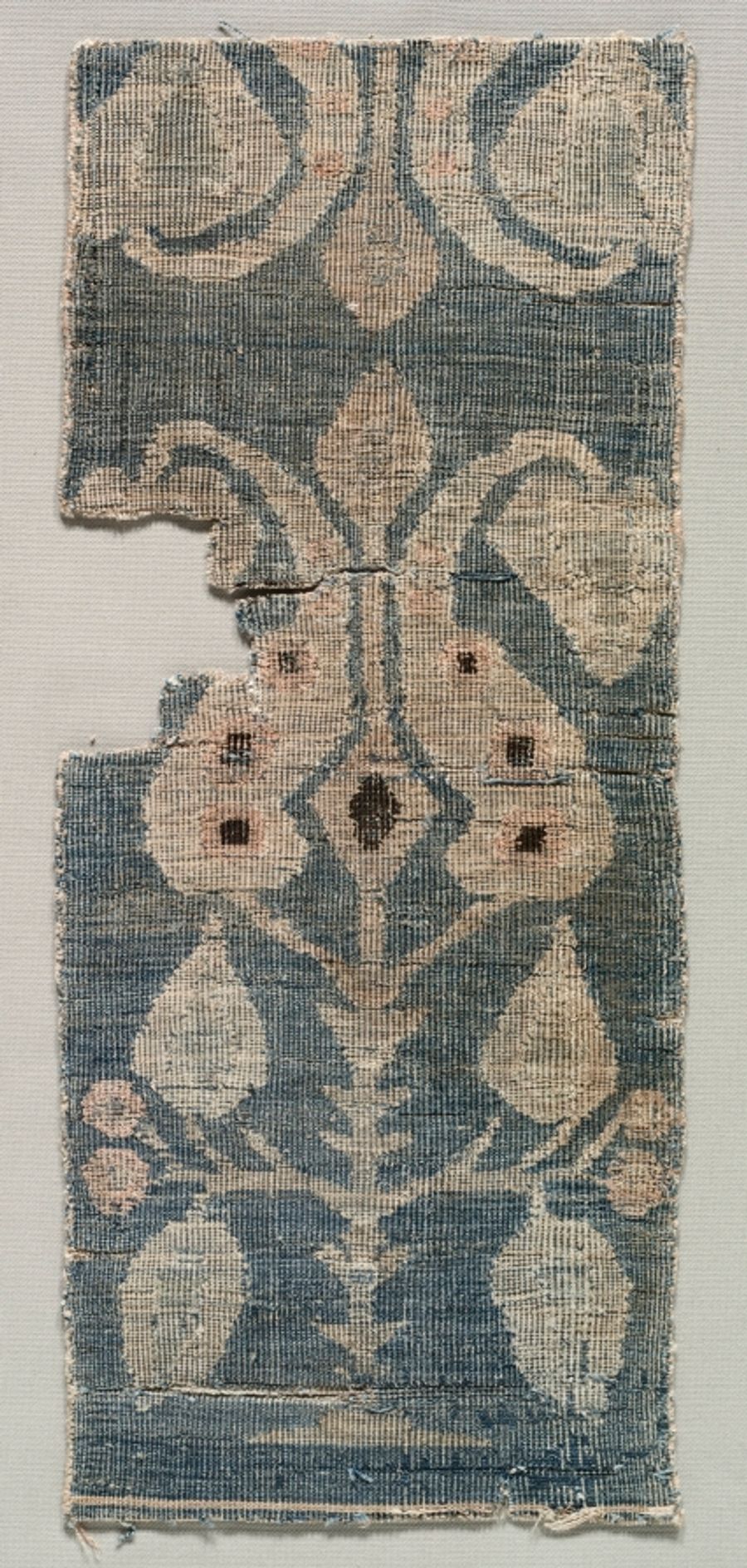 Tapis en laine, Moyen Âge
