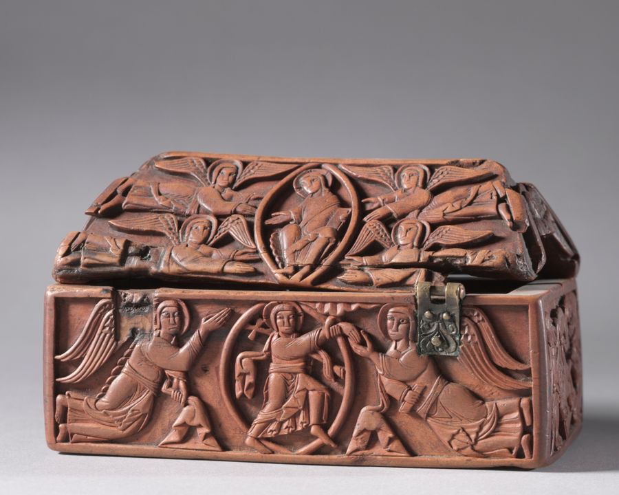 Coffret en cuivre et verre, Moyen Âge