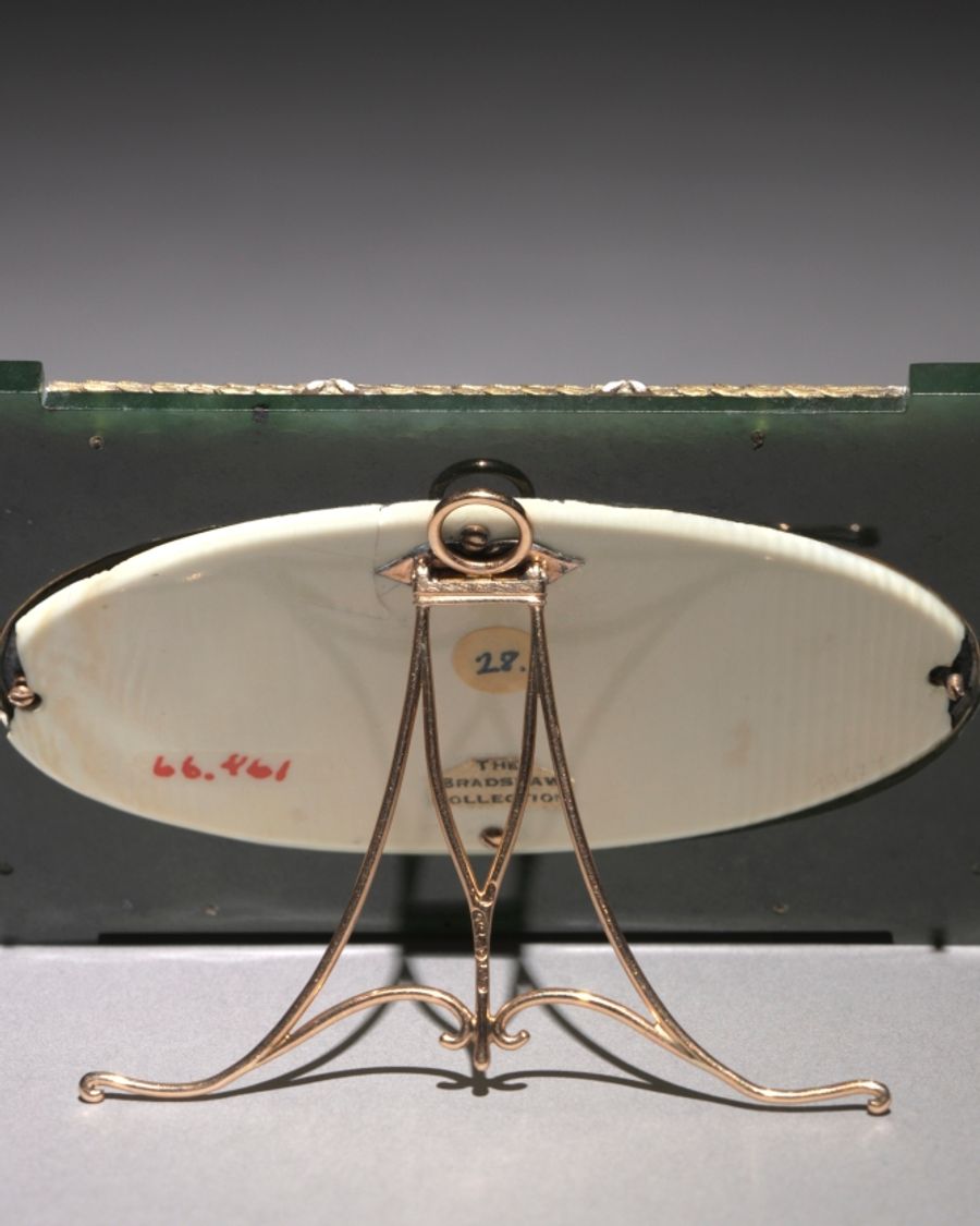 Cadre en bois doré, Art nouveau
