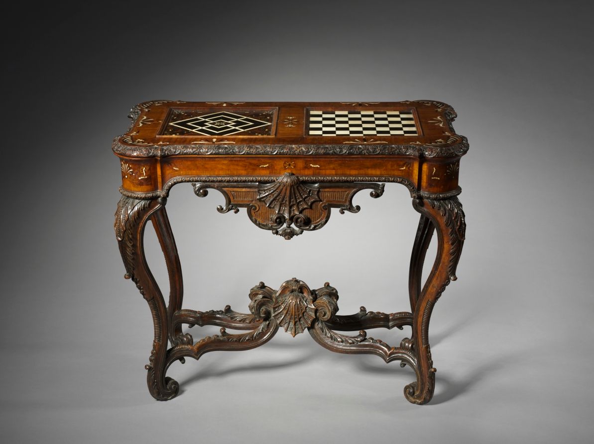 Table en placage, XVIIIe siècle