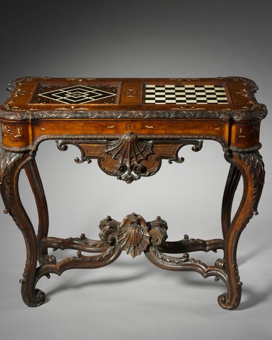 Table en placage, XVIIIe siècle